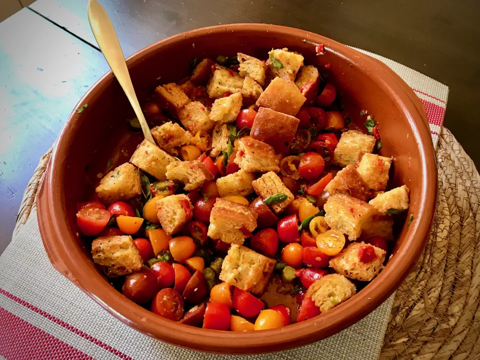 Scrumptious & Easy to Make Tuscan Salad